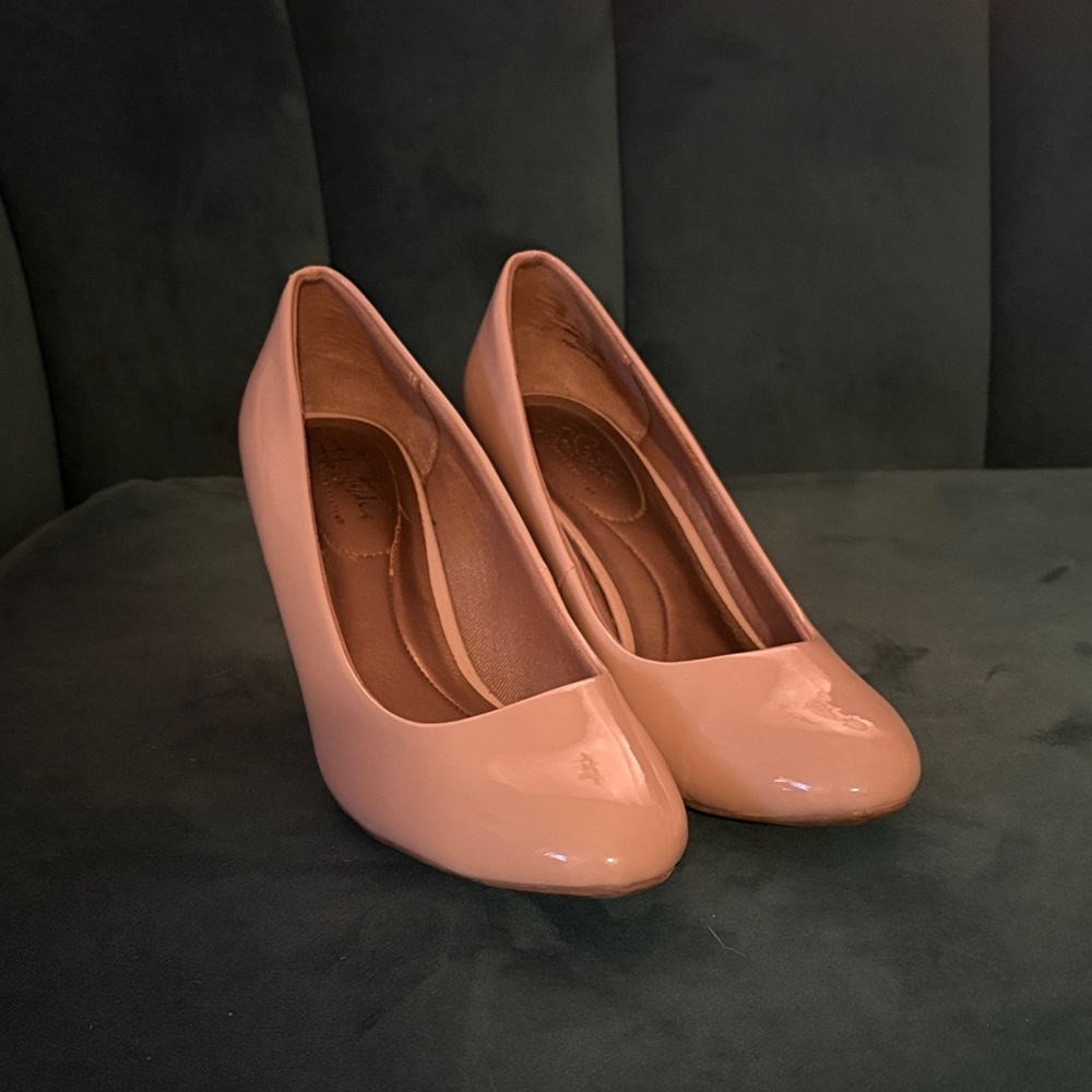 9W nude like new life stride Elegant Nude Pumps patent leather